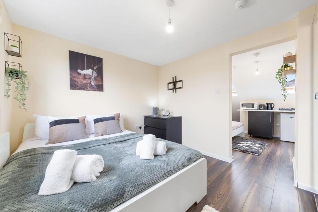 Isleworth Suites - Tw7 외부 사진