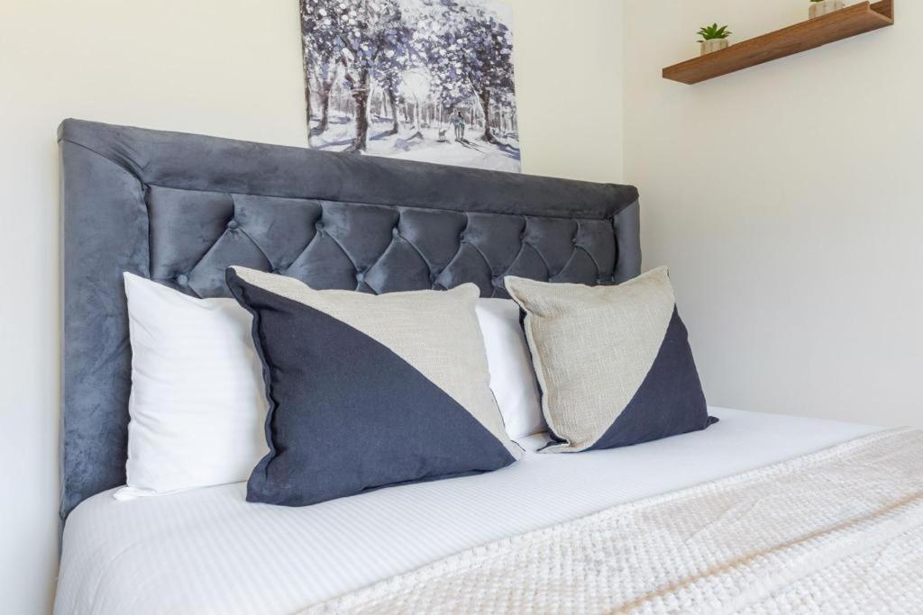 Isleworth Suites - Tw7 외부 사진