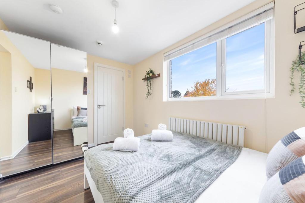 Isleworth Suites - Tw7 외부 사진